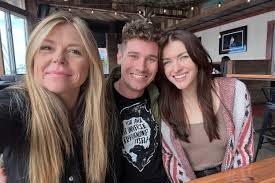 Throuple