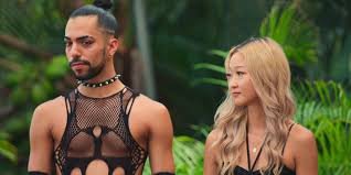 Couple to Throuple